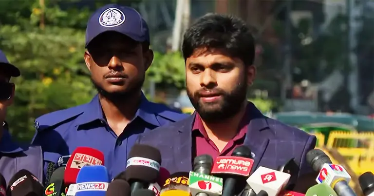 হাদির অবস্থা এখনো আশঙ্কাজনক, মাথার ভেতরে আছে গুলির অংশ: ডা. আব্দুল আহাদ